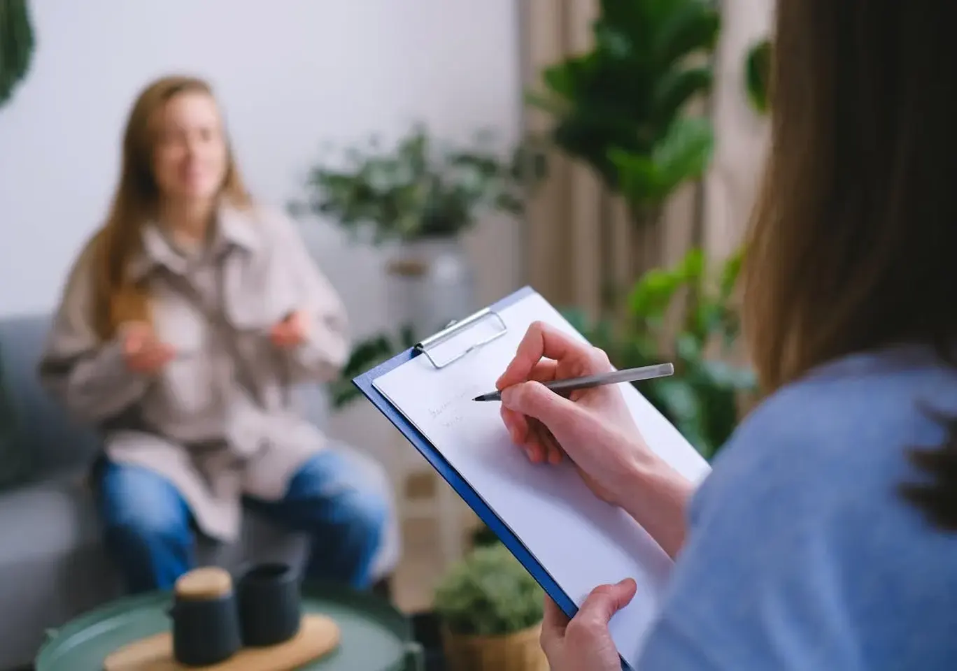 Terapia uzależnień Olsztyn: wywiad z pacjentką i notatki specjalisty